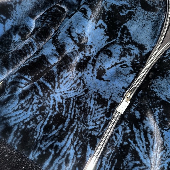 Men's Black and Blue Graphic Bomber Jacket - Picture 3 of 6